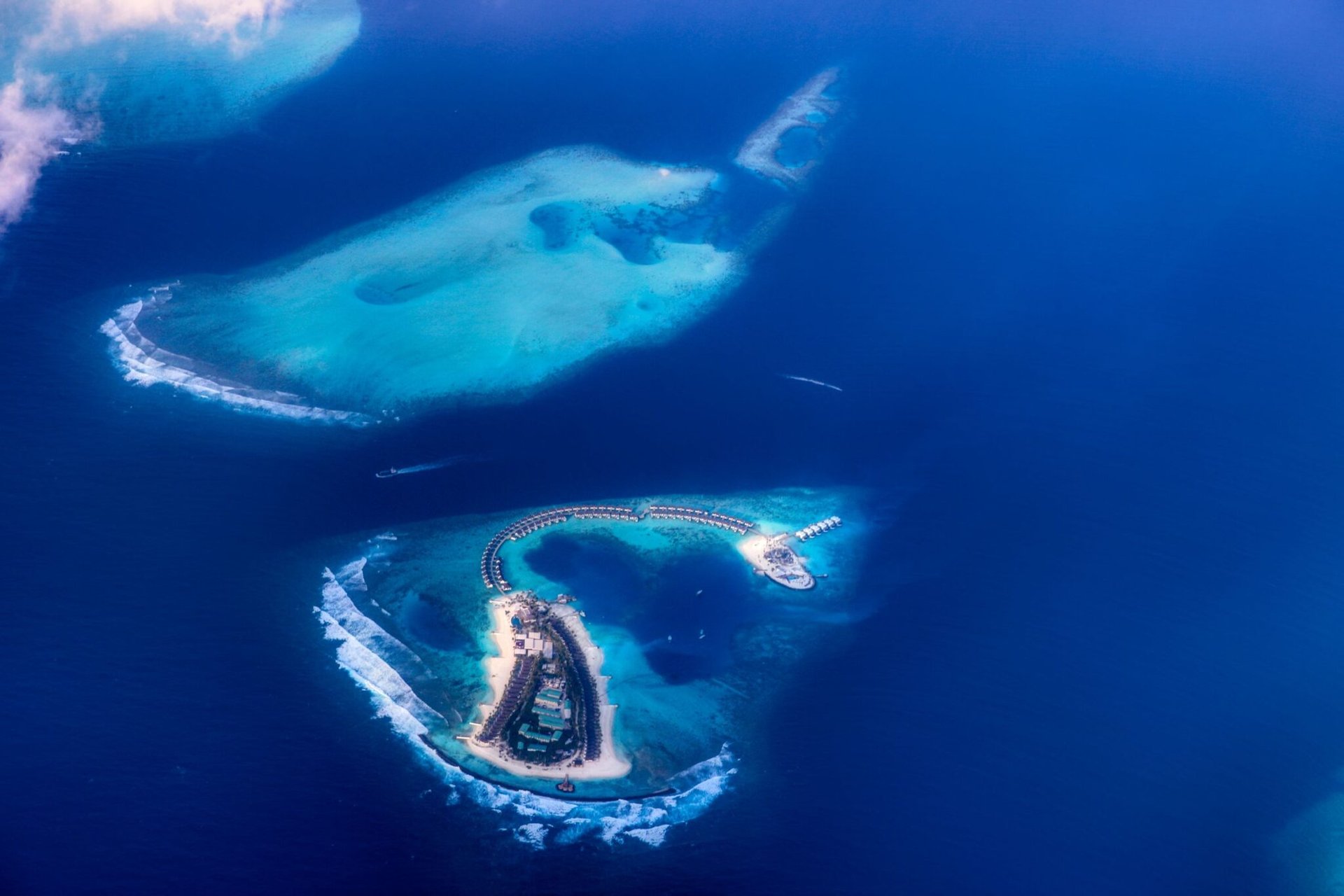 Stunning aerial view of turquoise waters and islands in the Maldives.