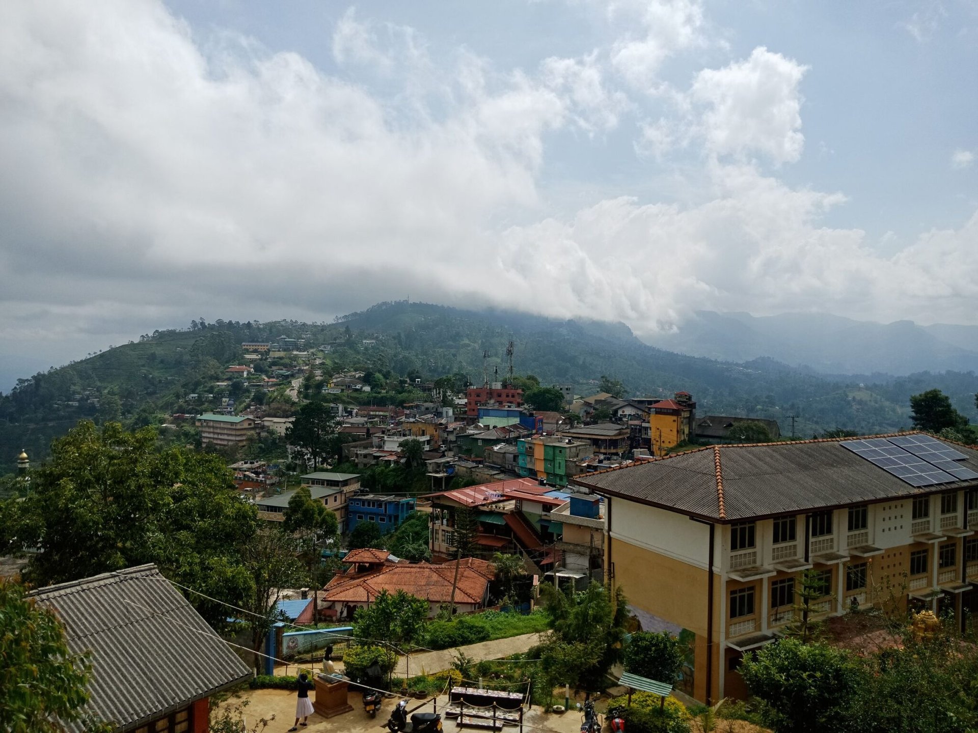 Explore this vibrant view of Haputale, Sri Lanka with colorful rooftops and lush hills in the background.