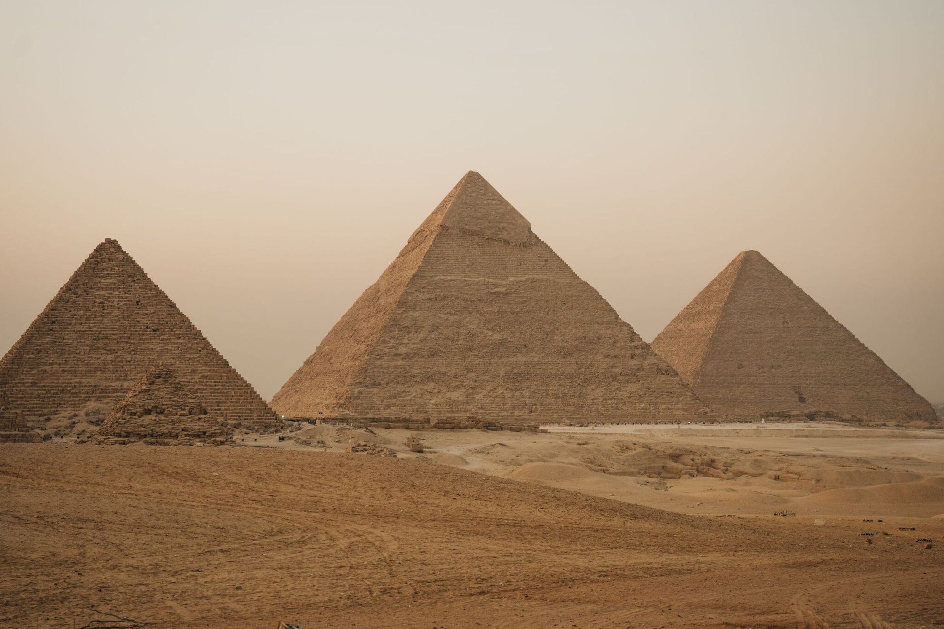 A breathtaking view of the Giza pyramids, showcasing ancient Egyptian architecture amid the desert landscape.